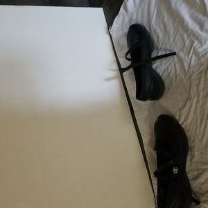 Women  black  lace  shoe